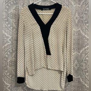 Zara blouse-black trim at neck and wrists. Unique checkered pattern 🖤🤍